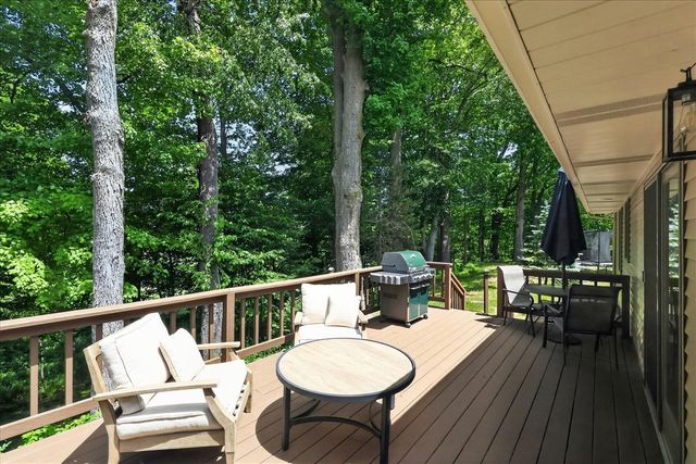 70070 2nd Avenue, South Haven, MI 49090