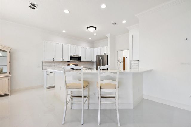 10173 LAKE MIONA WAY, Oxford, FL 34484