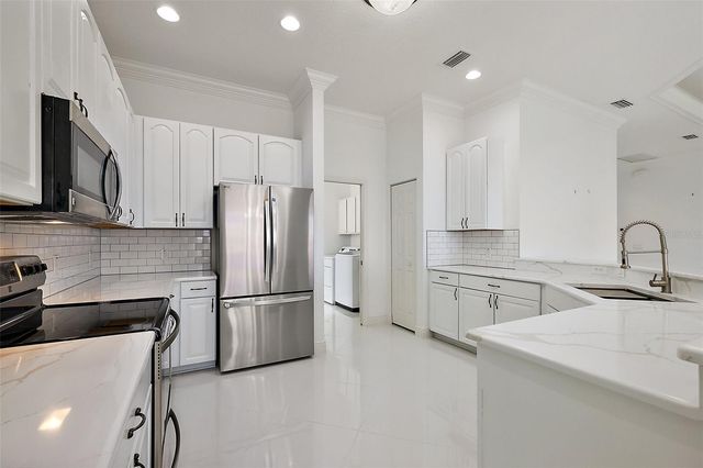 10173 LAKE MIONA WAY, Oxford, FL 34484