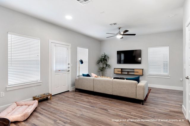 28325-404 Birnham Woods Drive, Spring, TX 77386