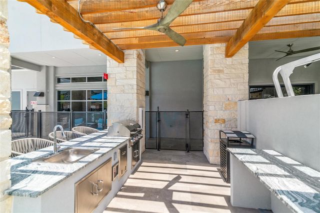28325-404 Birnham Woods Drive, Spring, TX 77386