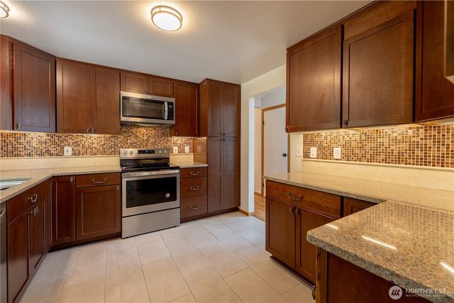1127 204th Place SE, Bothell, WA 98012