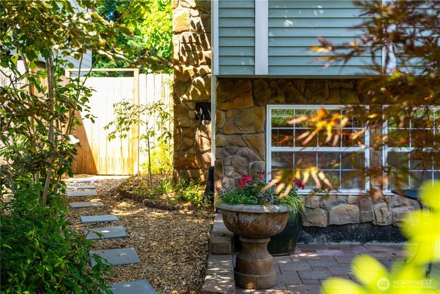 1127 204th Place SE, Bothell, WA 98012