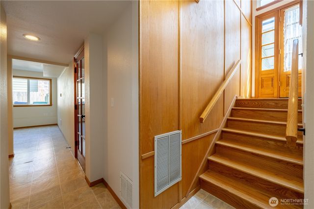 1127 204th Place SE, Bothell, WA 98012