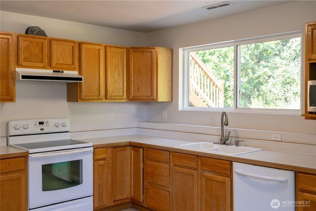 1127 204th Place SE, Bothell, WA 98012