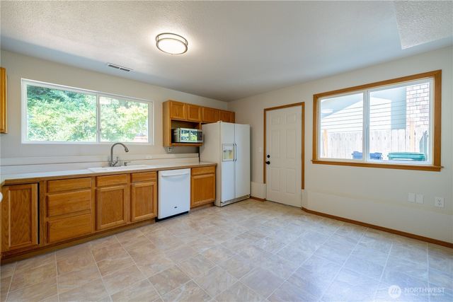 1127 204th Place SE, Bothell, WA 98012