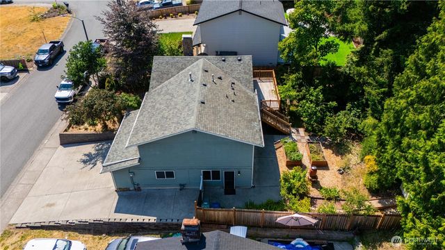 1127 204th Place SE, Bothell, WA 98012