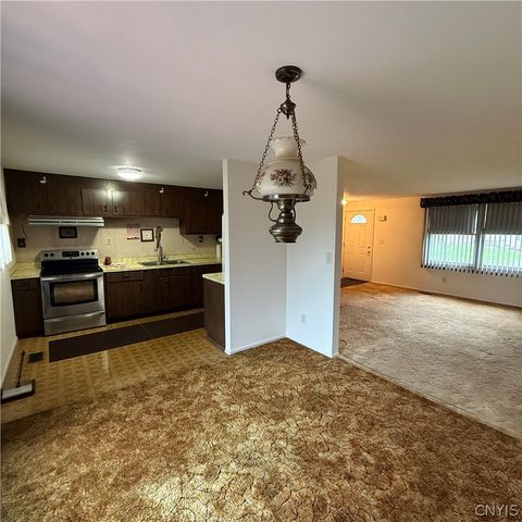 4306 Amblewood Lane, Clay, NY 13041