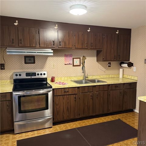 4306 Amblewood Lane, Clay, NY 13041