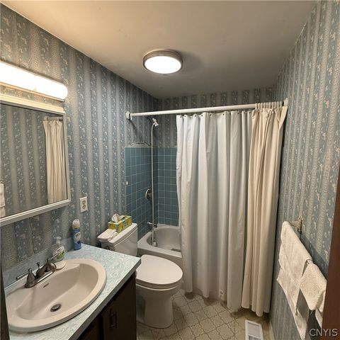 4306 Amblewood Lane, Clay, NY 13041