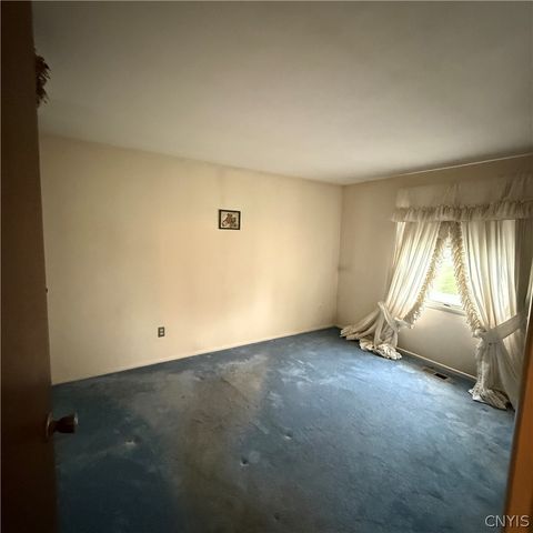4306 Amblewood Lane, Clay, NY 13041