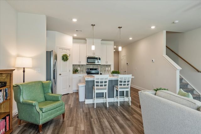 729 Prairie View Dr, Columbia, TN 38401