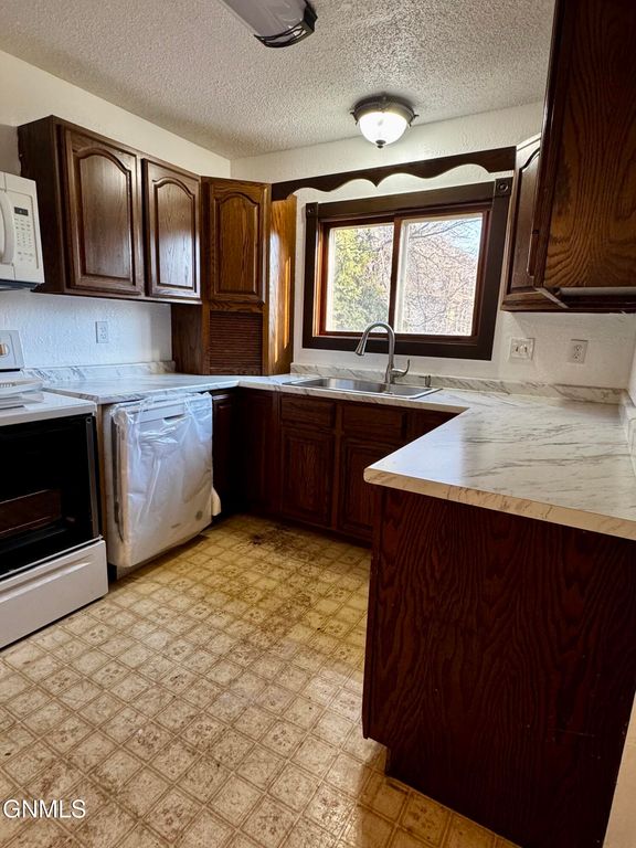 205 Wilcox N, Buffalo, ND 58011 photo 2