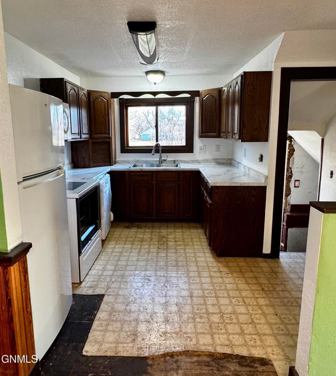 205 Wilcox N, Buffalo, ND 58011 photo 3
