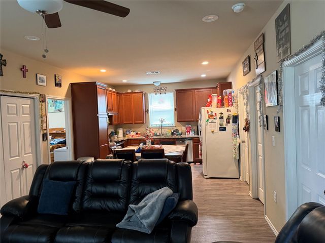 1300 Hausman, Lockhart, TX 78644