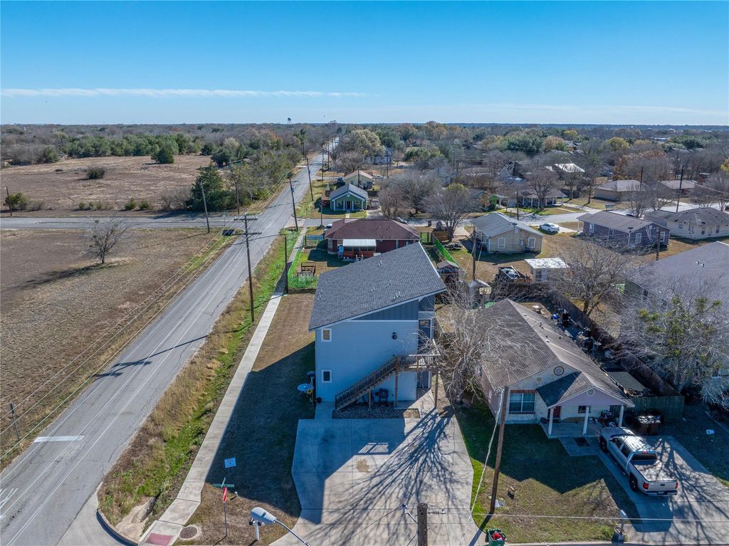 1300 Hausman, Lockhart, TX 78644