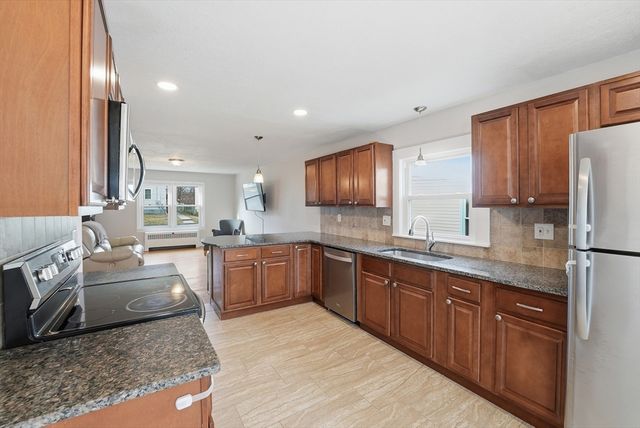 38 White St, Chicopee, MA 01013