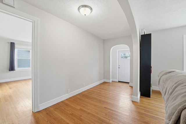 38 White St, Chicopee, MA 01013