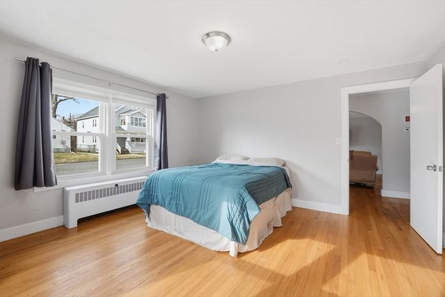 38 White St, Chicopee, MA 01013