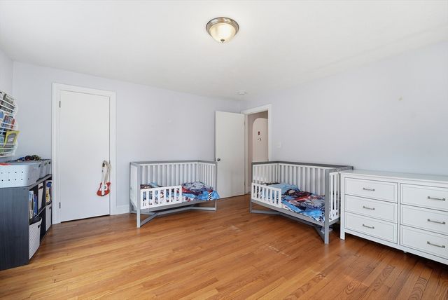 38 White St, Chicopee, MA 01013