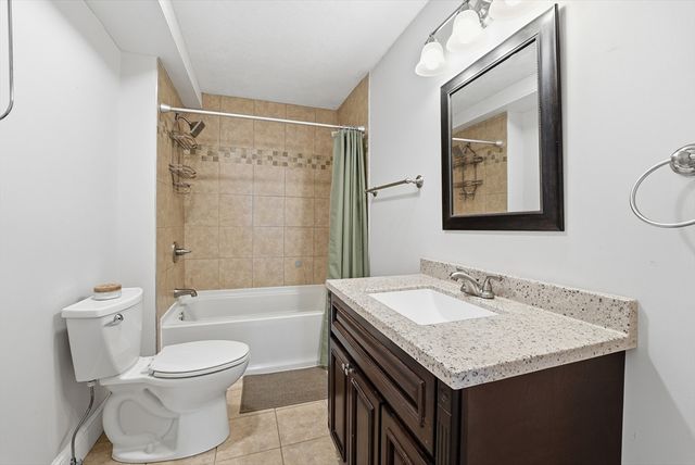 38 White St, Chicopee, MA 01013