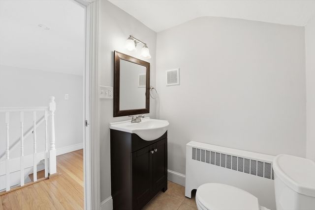 38 White St, Chicopee, MA 01013