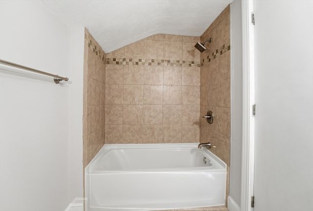 38 White St, Chicopee, MA 01013