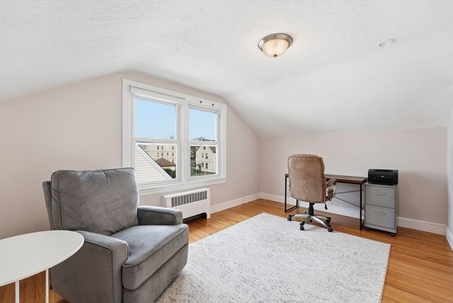 38 White St, Chicopee, MA 01013