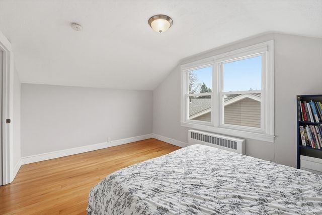 38 White St, Chicopee, MA 01013