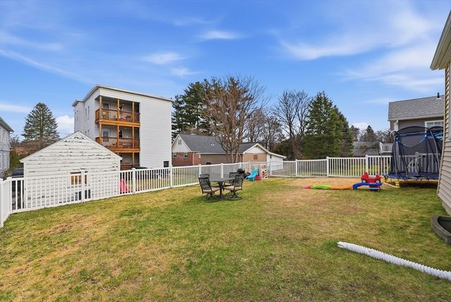 38 White St, Chicopee, MA 01013