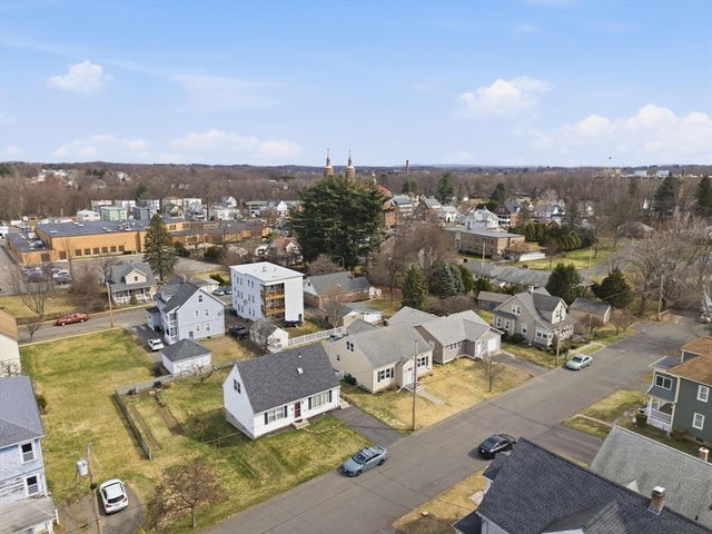 38 White St, Chicopee, MA 01013