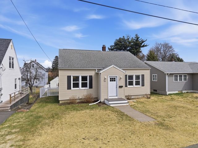38 White St, Chicopee, MA 01013