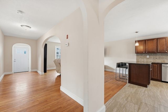 38 White St, Chicopee, MA 01013