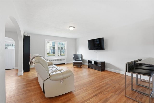 38 White St, Chicopee, MA 01013