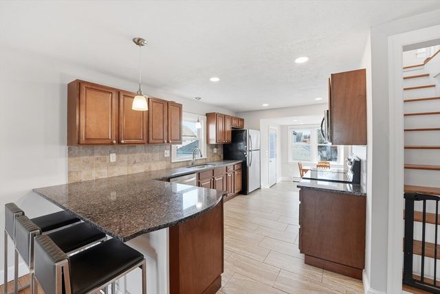 38 White St, Chicopee, MA 01013