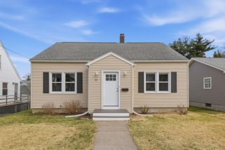 38 White St, Chicopee, MA 01013