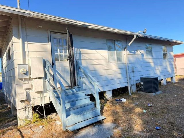 3316 Armstrong CT, Fort Myers, FL 33916