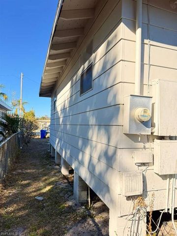 3316 Armstrong CT, Fort Myers, FL 33916