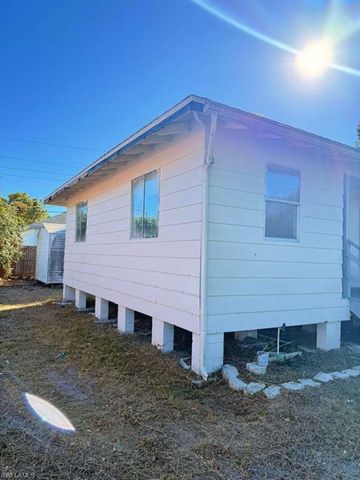 3316 Armstrong CT, Fort Myers, FL 33916