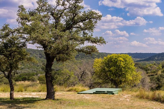 945 Elm Pass Rd, Center Point, TX 78010