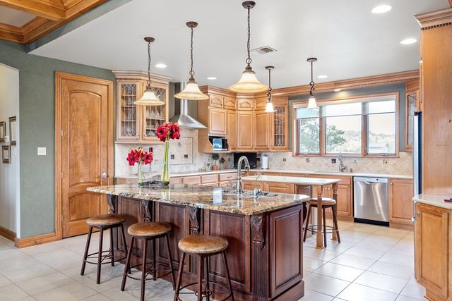 945 Elm Pass Rd, Center Point, TX 78010
