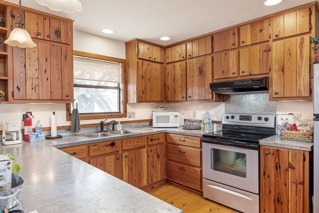 945 Elm Pass Rd, Center Point, TX 78010