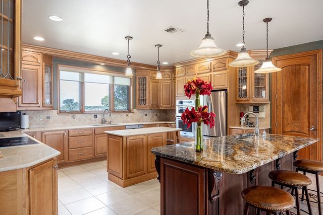 945 Elm Pass Rd, Center Point, TX 78010
