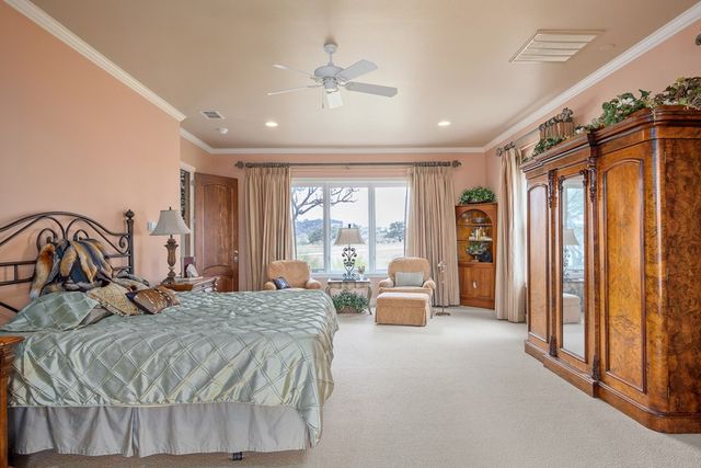 945 Elm Pass Rd, Center Point, TX 78010