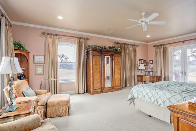 945 Elm Pass Rd, Center Point, TX 78010