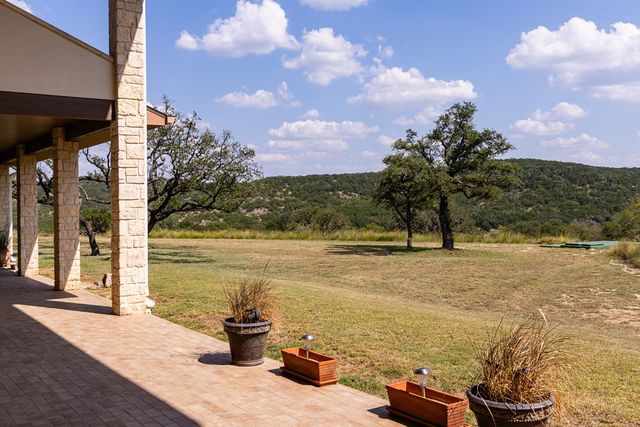 945 Elm Pass Rd, Center Point, TX 78010