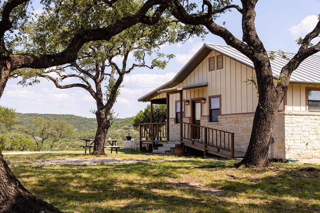945 Elm Pass Rd, Center Point, TX 78010