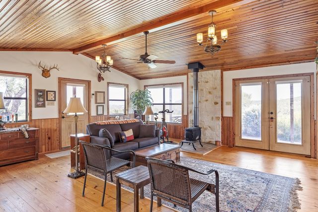 945 Elm Pass Rd, Center Point, TX 78010