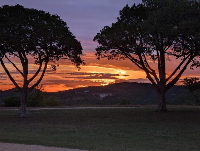 945 Elm Pass Rd, Center Point, TX 78010