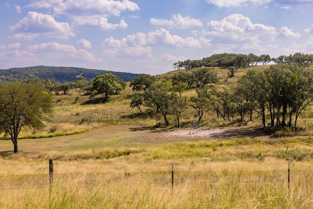 945 Elm Pass Rd, Center Point, TX 78010